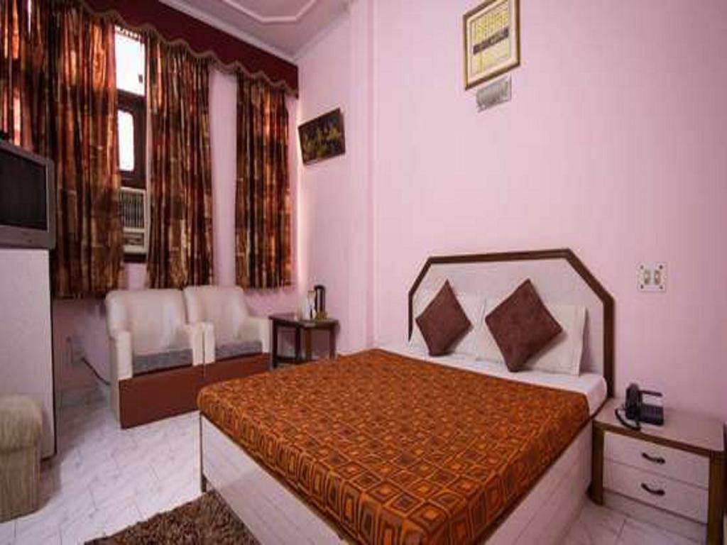 Hotel Woodland Deluxe New Delhi Kamer foto