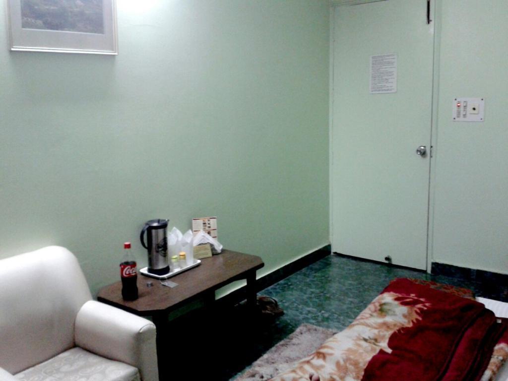 Hotel Woodland Deluxe New Delhi Kamer foto