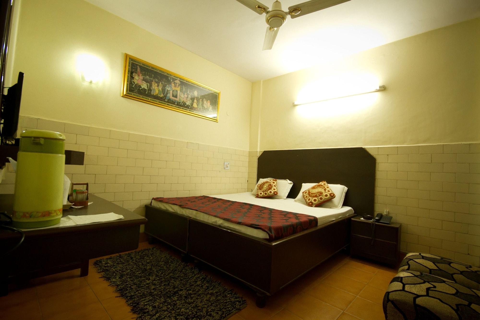 Hotel Woodland Deluxe New Delhi Buitenkant foto