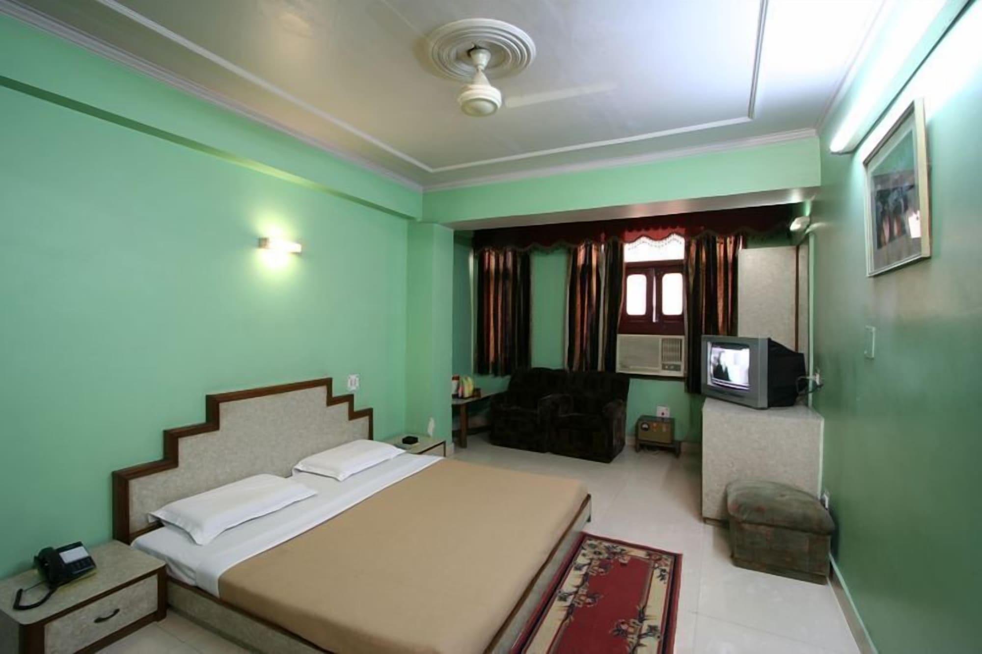 Hotel Woodland Deluxe New Delhi Buitenkant foto