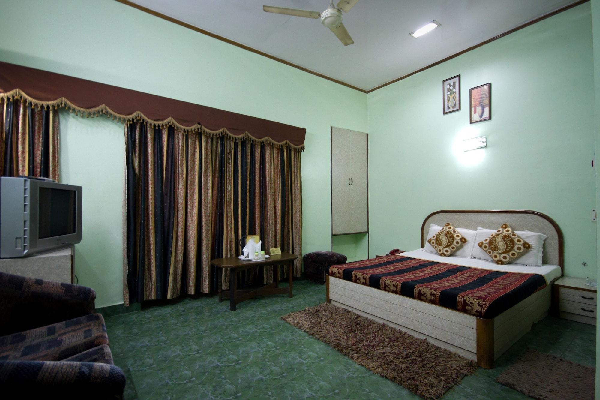 Hotel Woodland Deluxe New Delhi Buitenkant foto