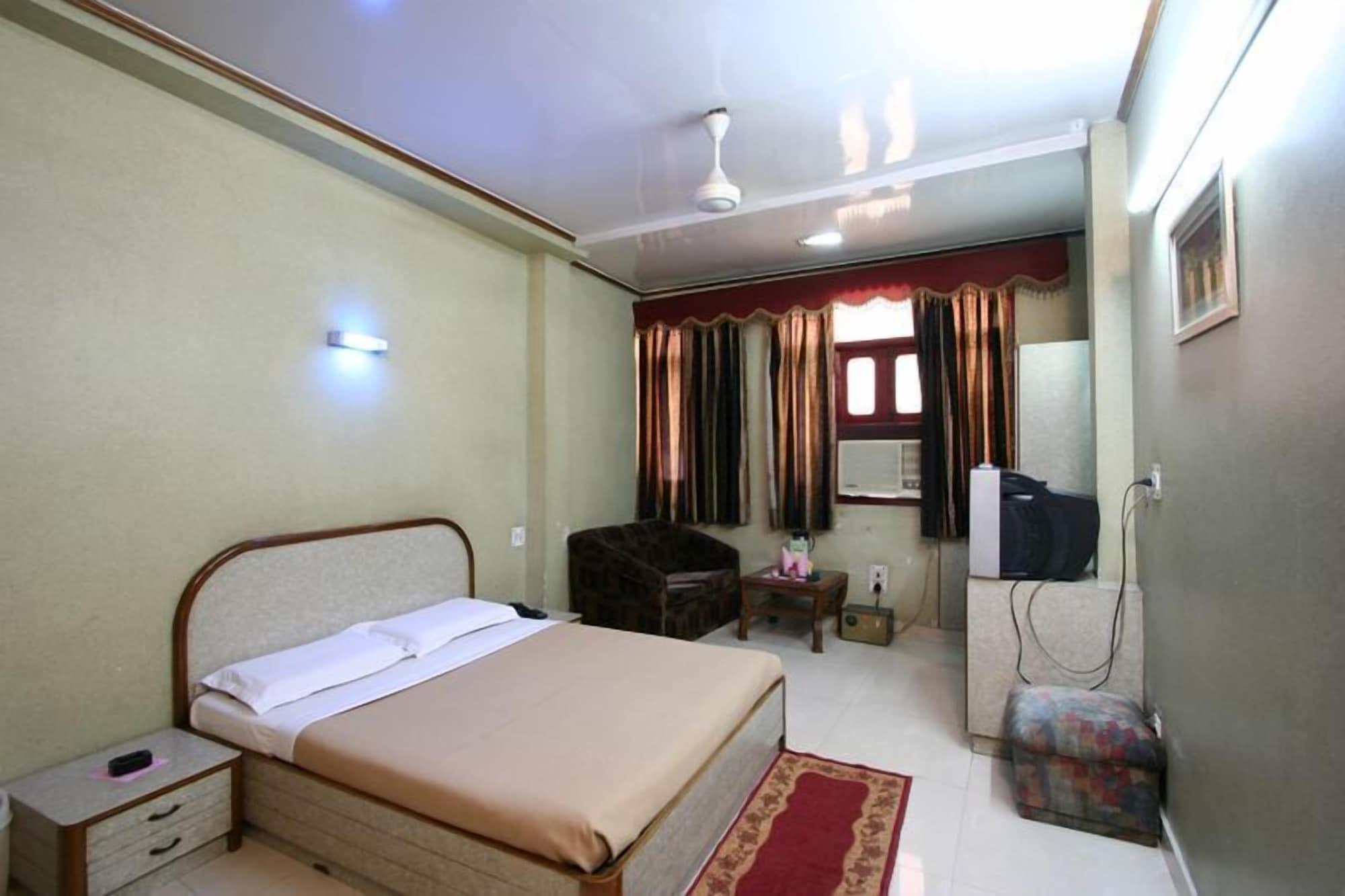Hotel Woodland Deluxe New Delhi Buitenkant foto