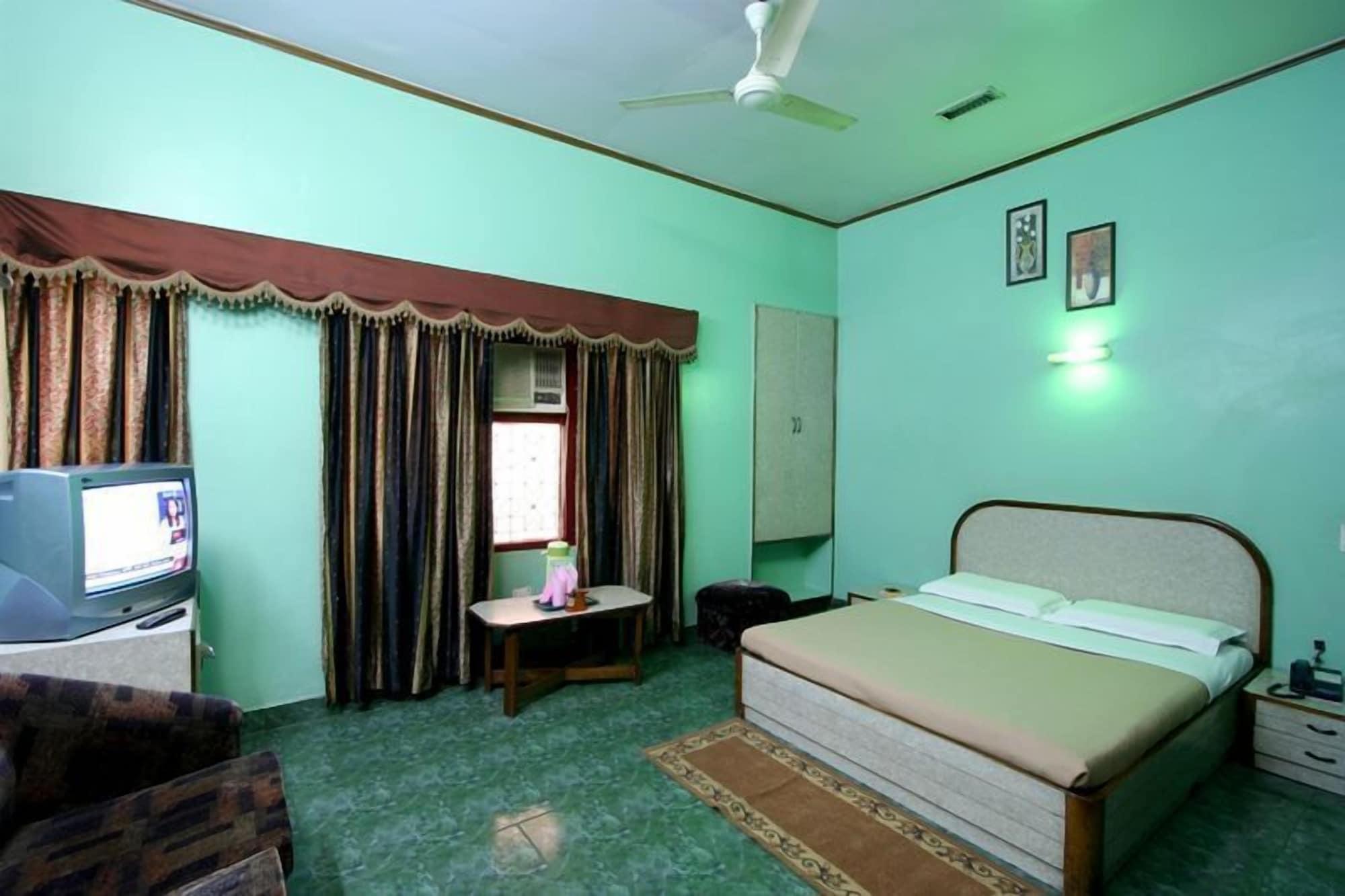 Hotel Woodland Deluxe New Delhi Buitenkant foto