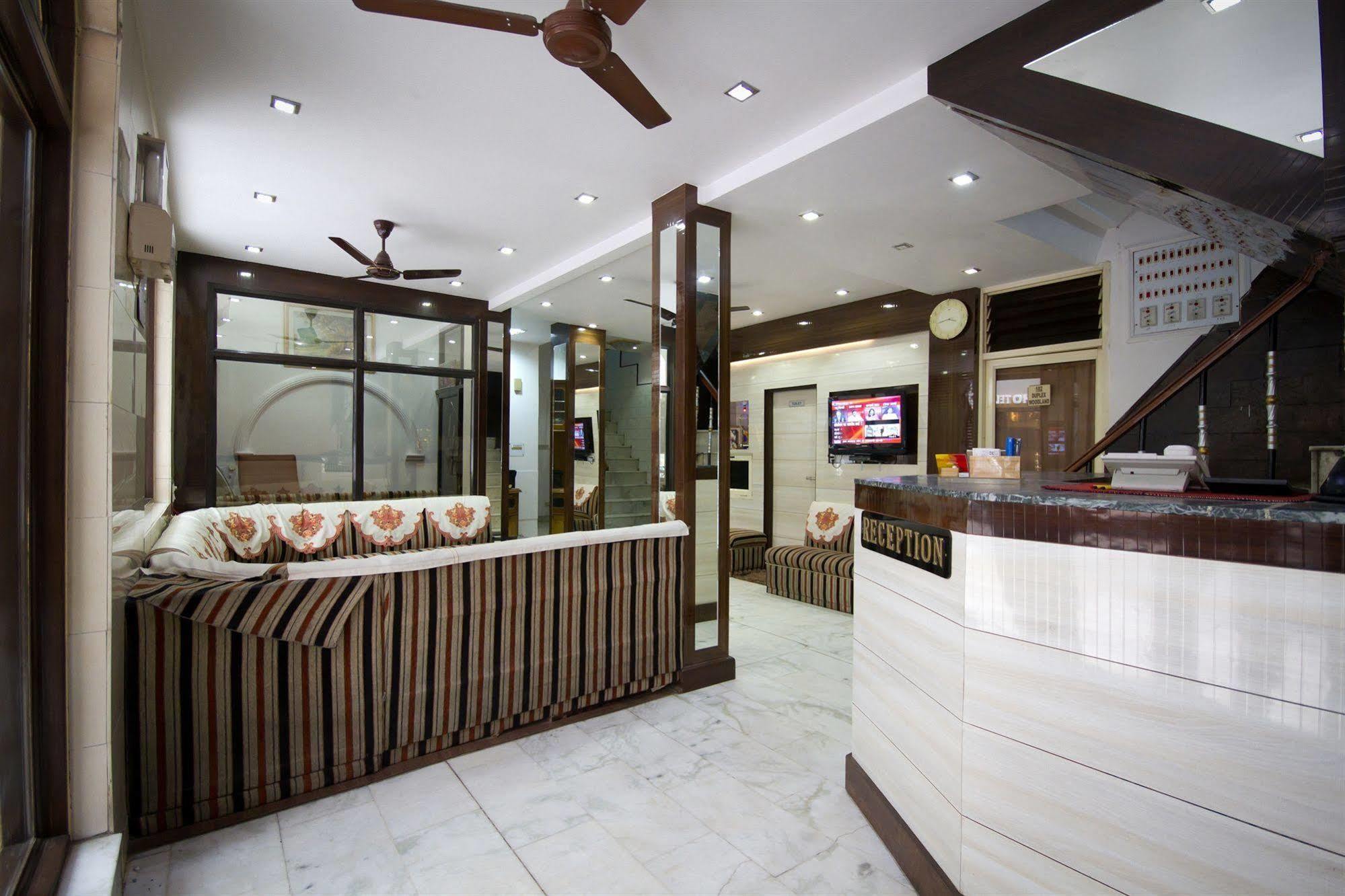 Hotel Woodland Deluxe New Delhi Buitenkant foto